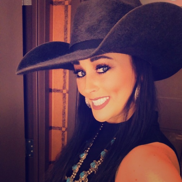 Meet your Posher, Jessica - Picture 1 of 1